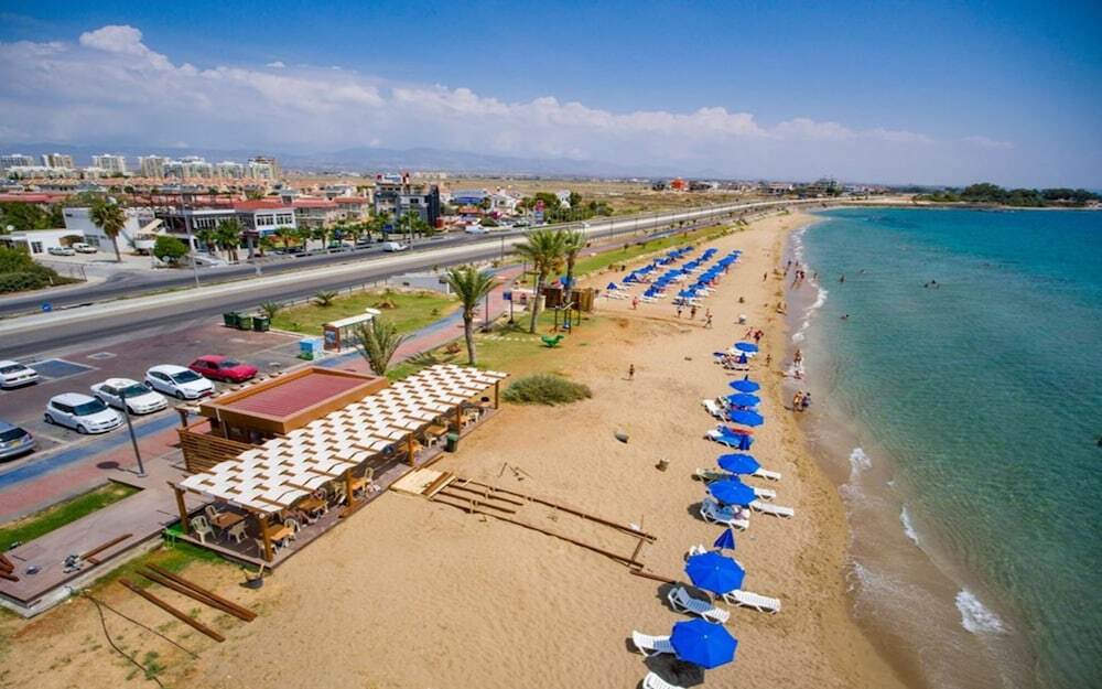 Авгору: One Bedroom Apartment at Longbeach