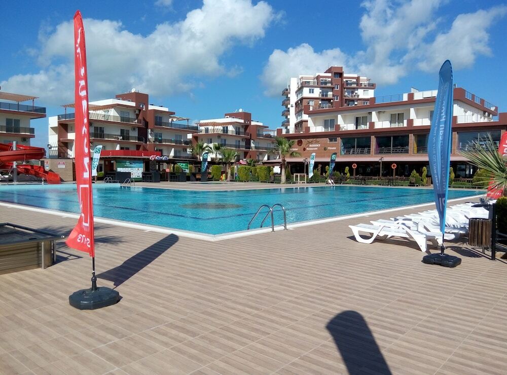 Авгору: One Bedroom Apartment at Longbeach
