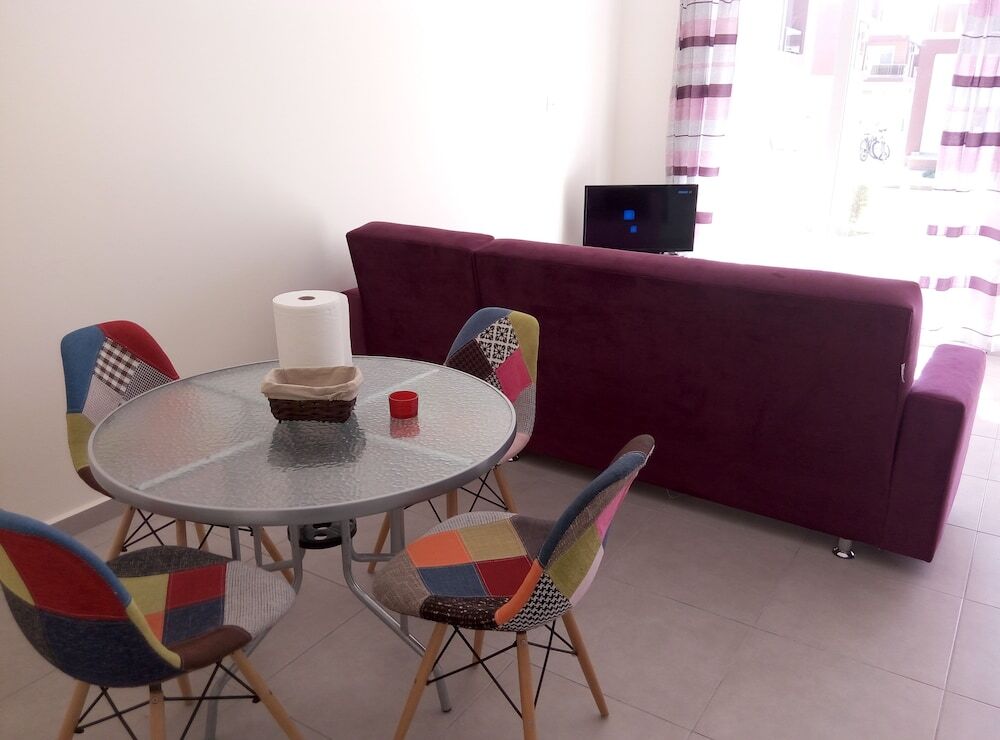 Авгору: One Bedroom Apartment at Longbeach