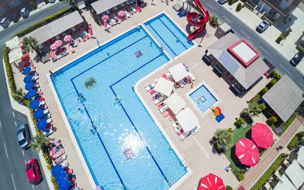 Авгору: One Bedroom Apartment at Longbeach