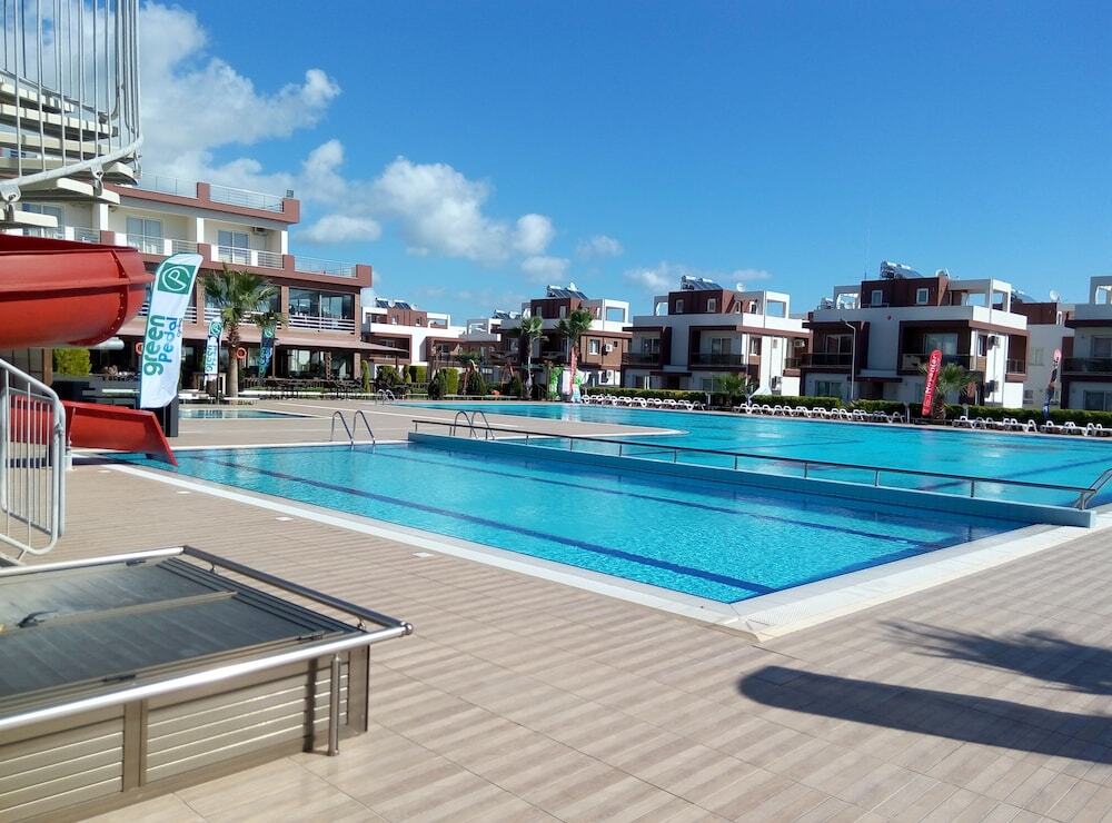 Авгору: One Bedroom Apartment at Longbeach