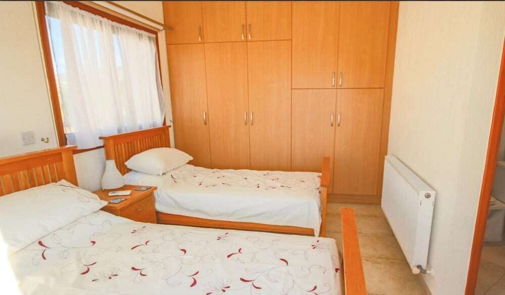 Пейя: Villa Camelot