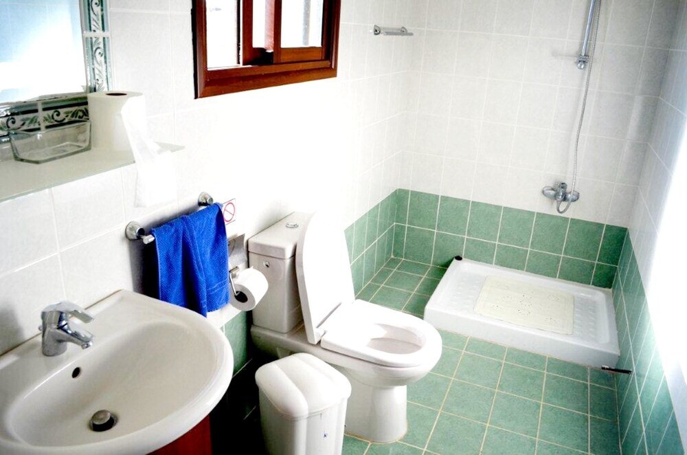 Киссонерга: House With 5 Bedrooms in Paphos, With Private Pool, Enclosed Garden an