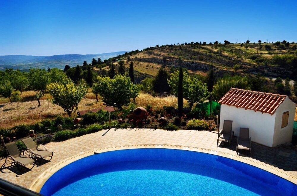 Киссонерга: House With 5 Bedrooms in Paphos, With Private Pool, Enclosed Garden an
