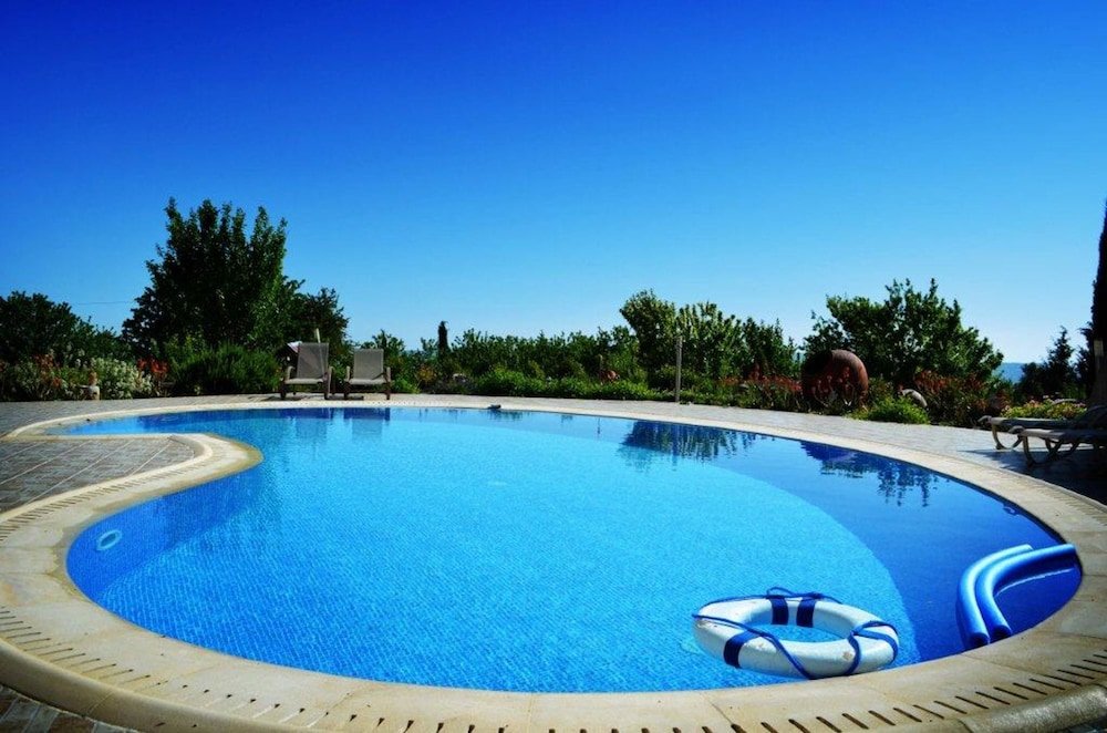 Киссонерга: House With 5 Bedrooms in Paphos, With Private Pool, Enclosed Garden an