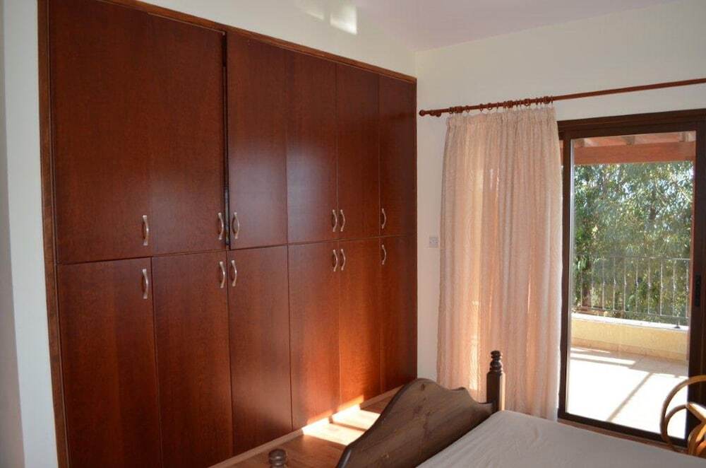 Киссонерга: House With 5 Bedrooms in Paphos, With Private Pool, Enclosed Garden an