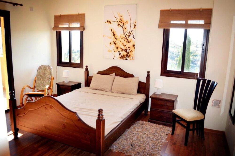 Киссонерга: House With 5 Bedrooms in Paphos, With Private Pool, Enclosed Garden an