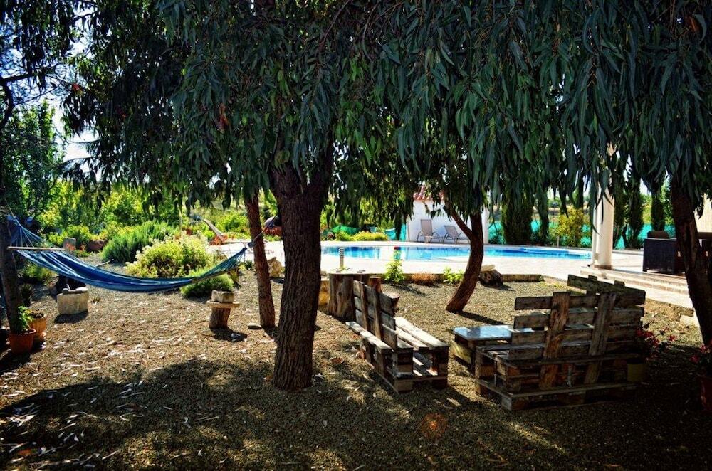 Киссонерга: House With 5 Bedrooms in Paphos, With Private Pool, Enclosed Garden an