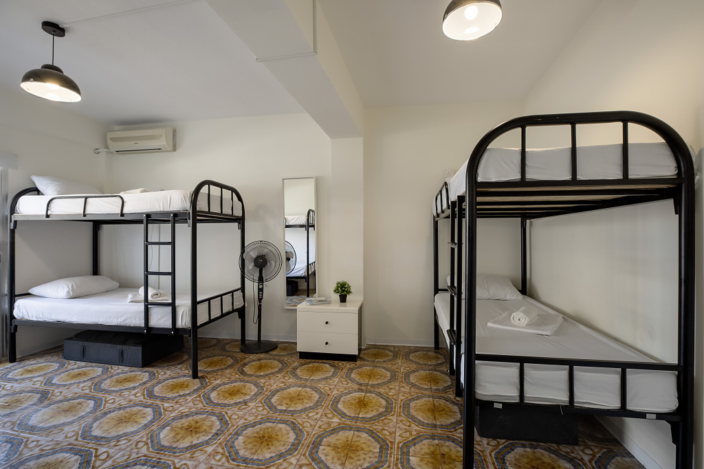 Лимассол: White Hostel