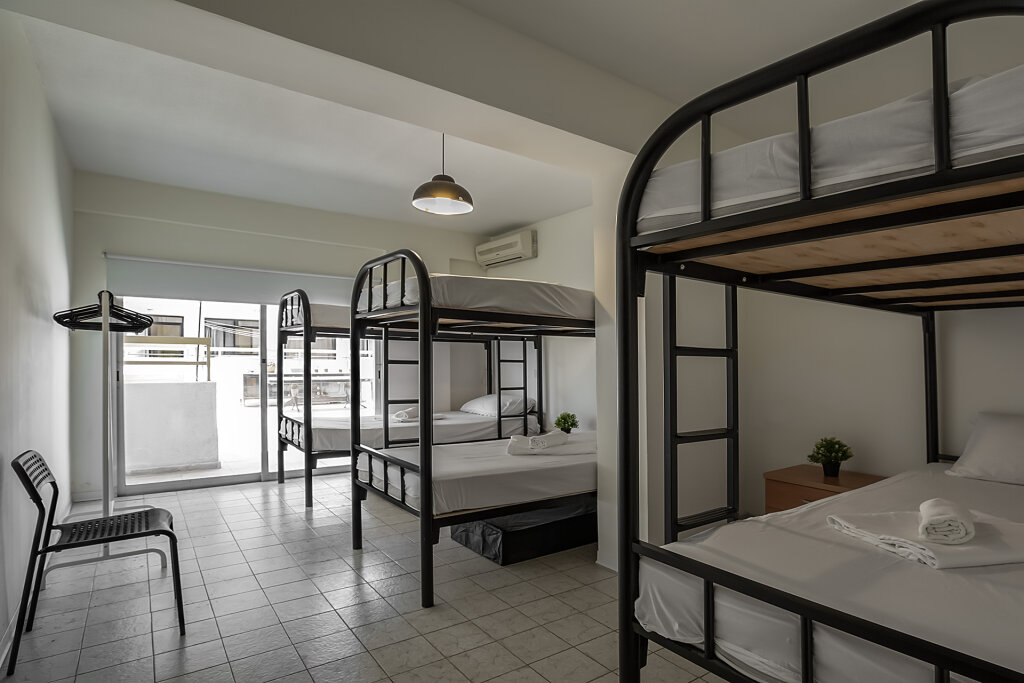 Лимассол: White Hostel