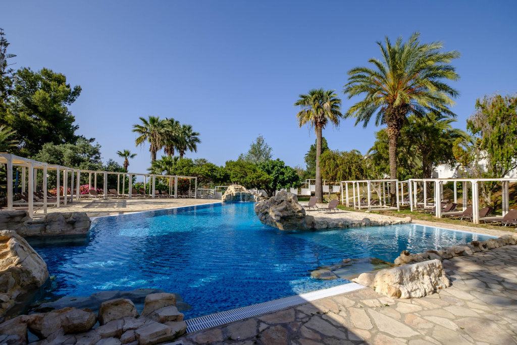 Отель Latchi Family Resort — фото 4