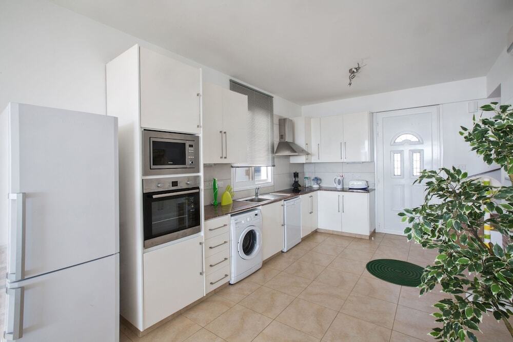 Айя-Напа: Celebrity Villa Oliver P 14
