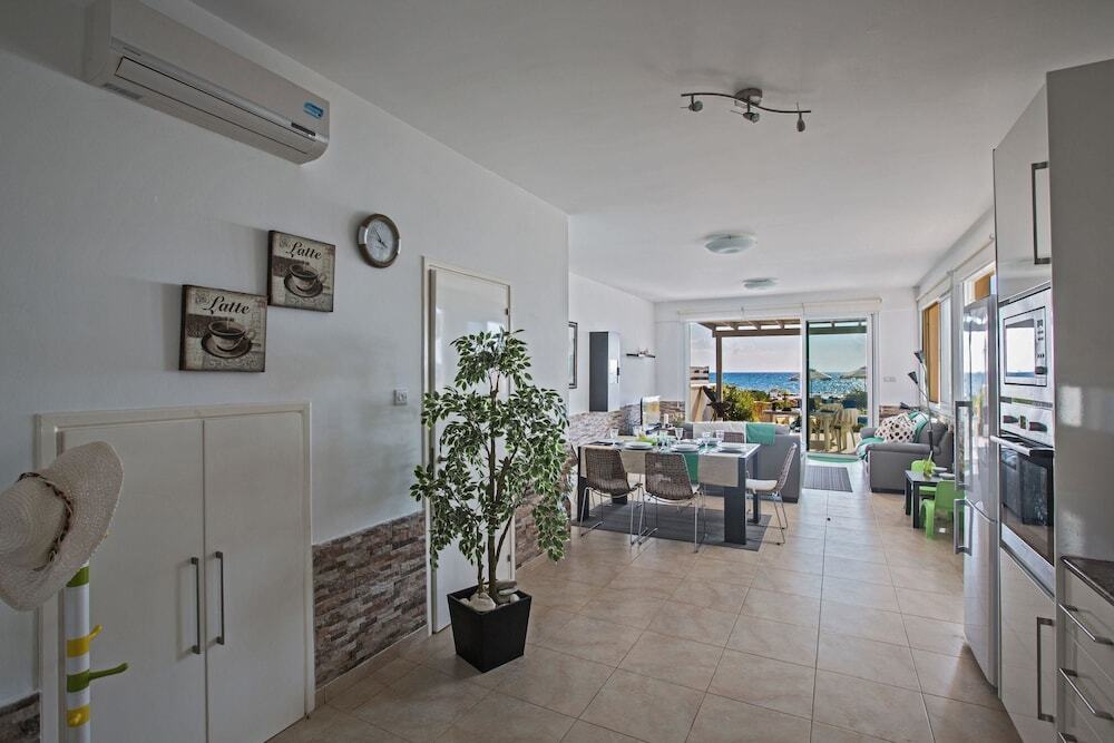 Айя-Напа: Celebrity Villa Oliver P 14