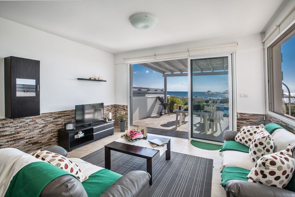Айя-Напа: Celebrity Villa Oliver P 14