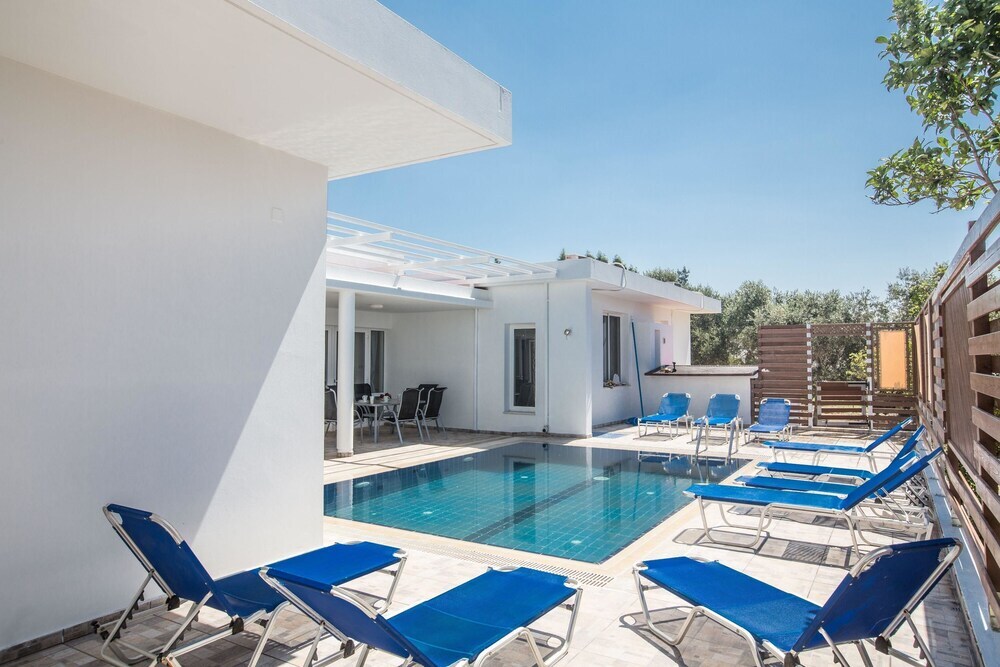 Айя-Напа: Celebrity Villa Jamie Laing
