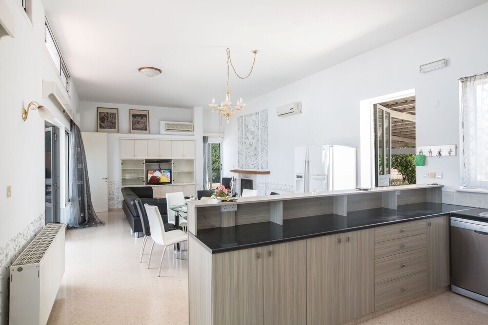 Айя-Напа: Celebrity Villa Jamie Laing