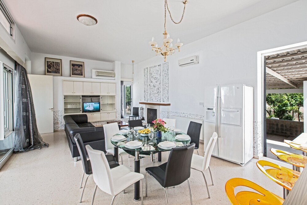 Айя-Напа: Celebrity Villa Jamie Laing