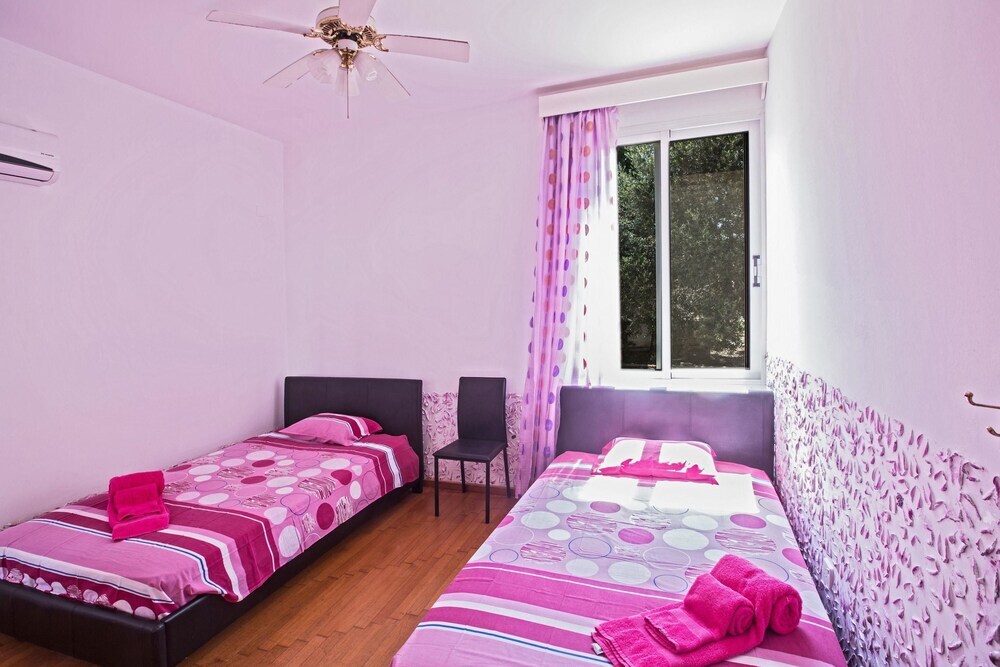 Айя-Напа: Celebrity Villa Jamie Laing
