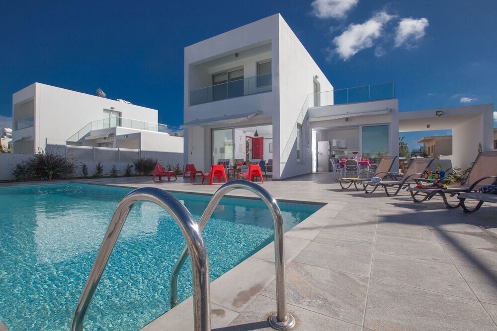 Протарас: Celebrity Villa Hollyoaks 2