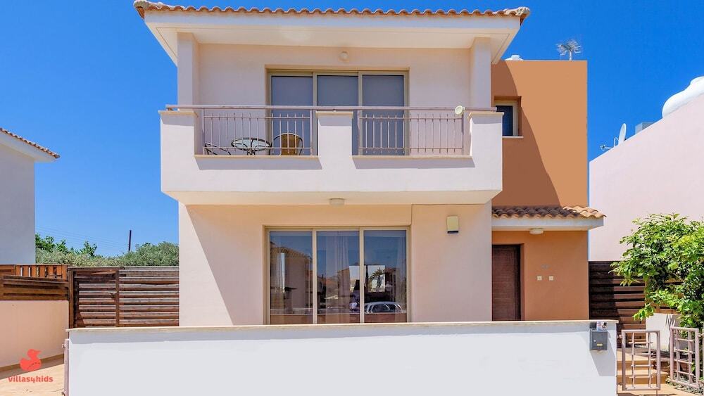 Паралимни: Villa Olivia