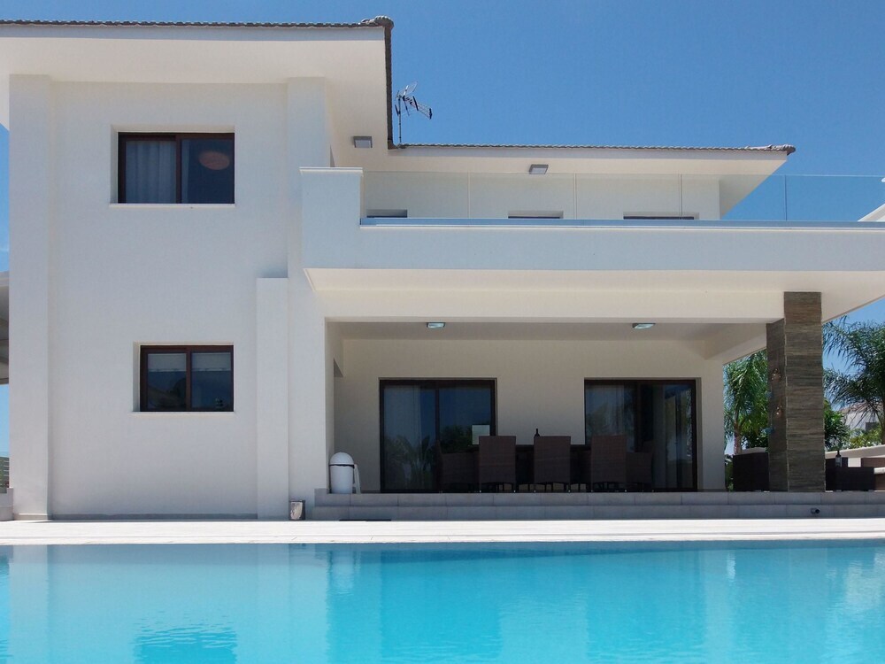 Villa Grecian 1 Platinum — фото 1
