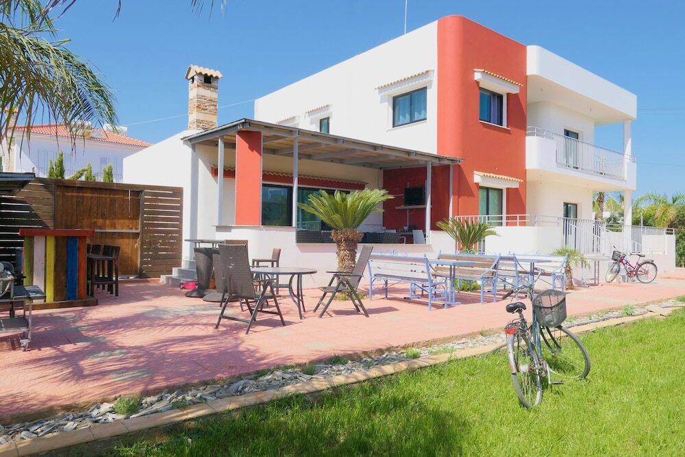 Айя-Напа: House Of Nissus Hostel