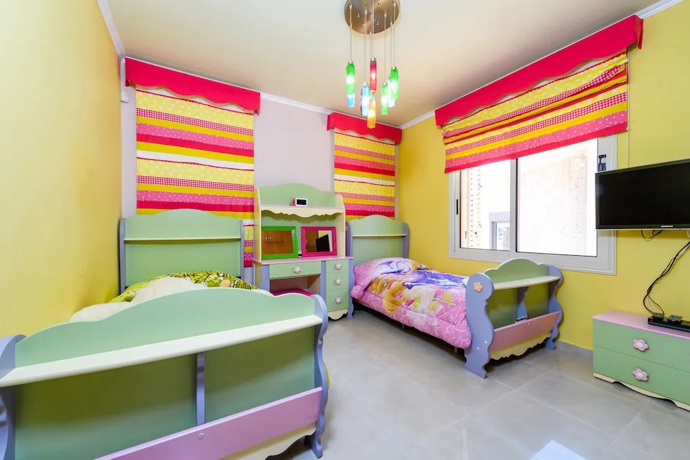 Паралимни: Lydias Beach House