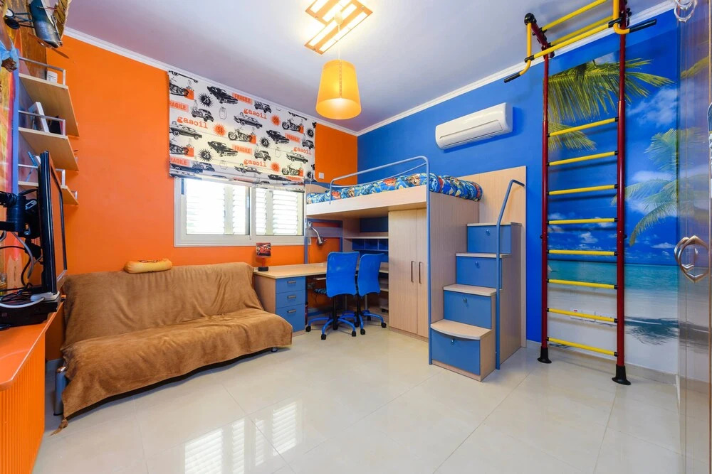 Паралимни: Lydias Beach House