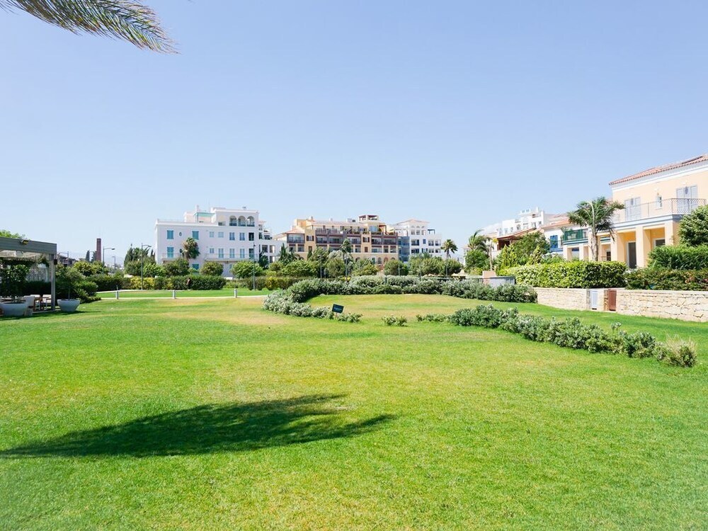 Лимассол: D22 Limassol Marina
