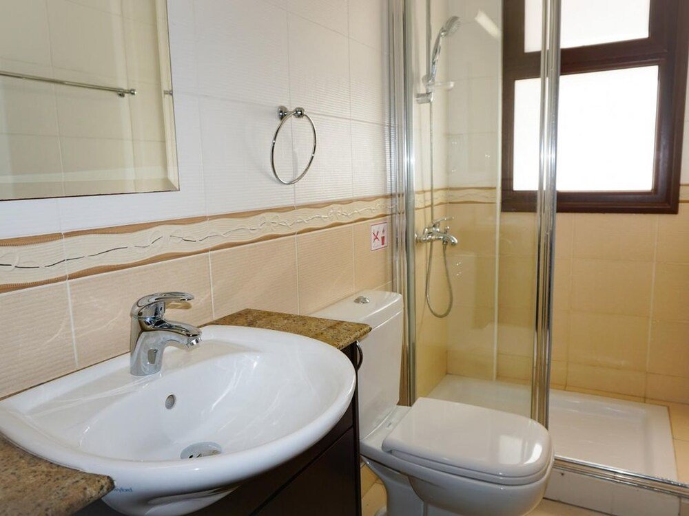 Айя-Напа: SeaFront Oceanus H3 by Ezoria Holiday Rentals
