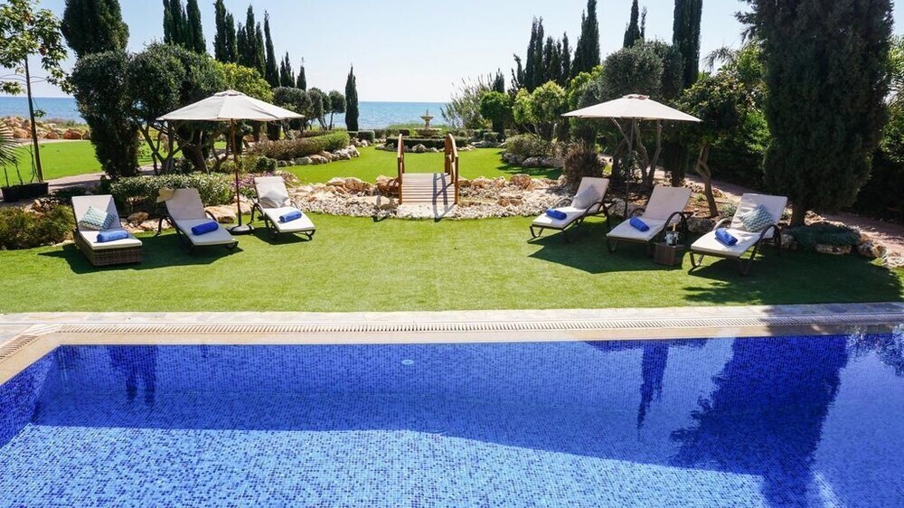 Айя-Напа: SeaFront Oceanus H3 by Ezoria Holiday Rentals