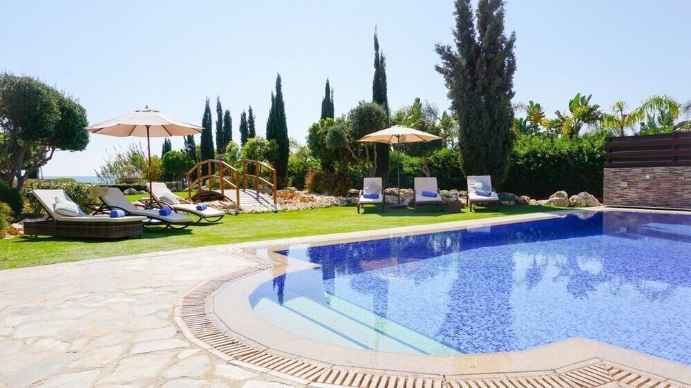 Айя-Напа: SeaFront Oceanus H3 by Ezoria Holiday Rentals