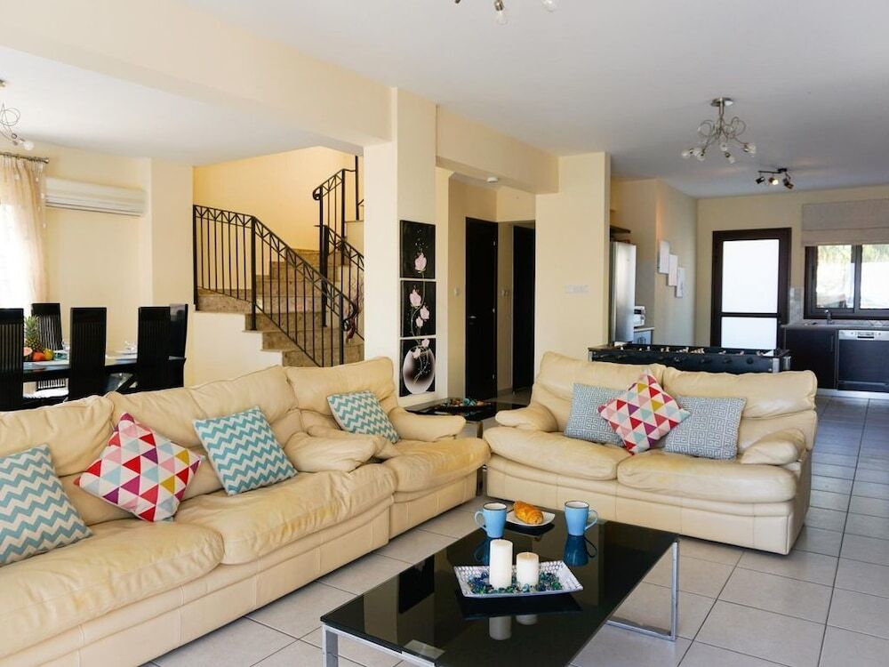 Айя-Напа: SeaFront Oceanus H3 by Ezoria Holiday Rentals