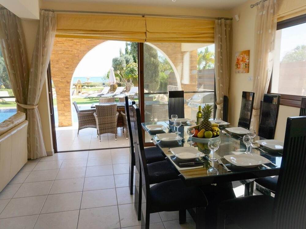 Айя-Напа: SeaFront Oceanus H3 by Ezoria Holiday Rentals