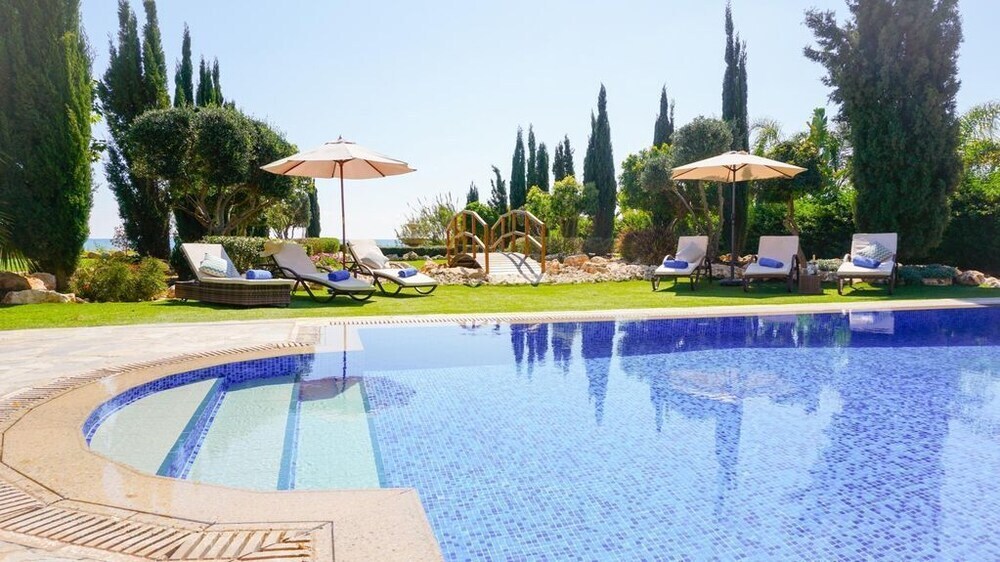 Айя-Напа: SeaFront Oceanus H3 by Ezoria Holiday Rentals