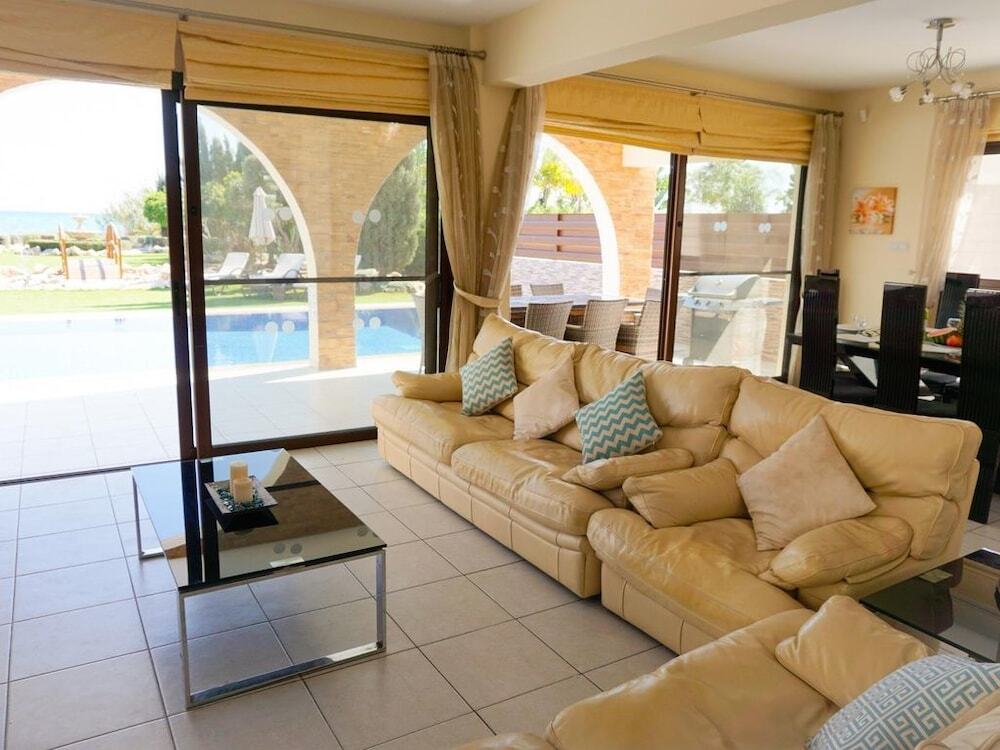 Айя-Напа: SeaFront Oceanus H3 by Ezoria Holiday Rentals