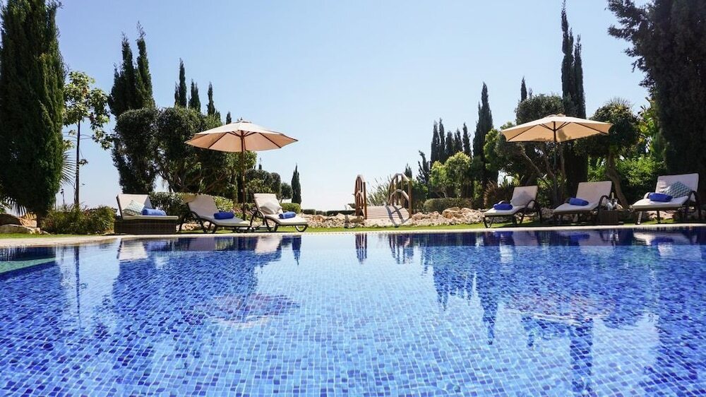 Айя-Напа: SeaFront Oceanus H3 by Ezoria Holiday Rentals
