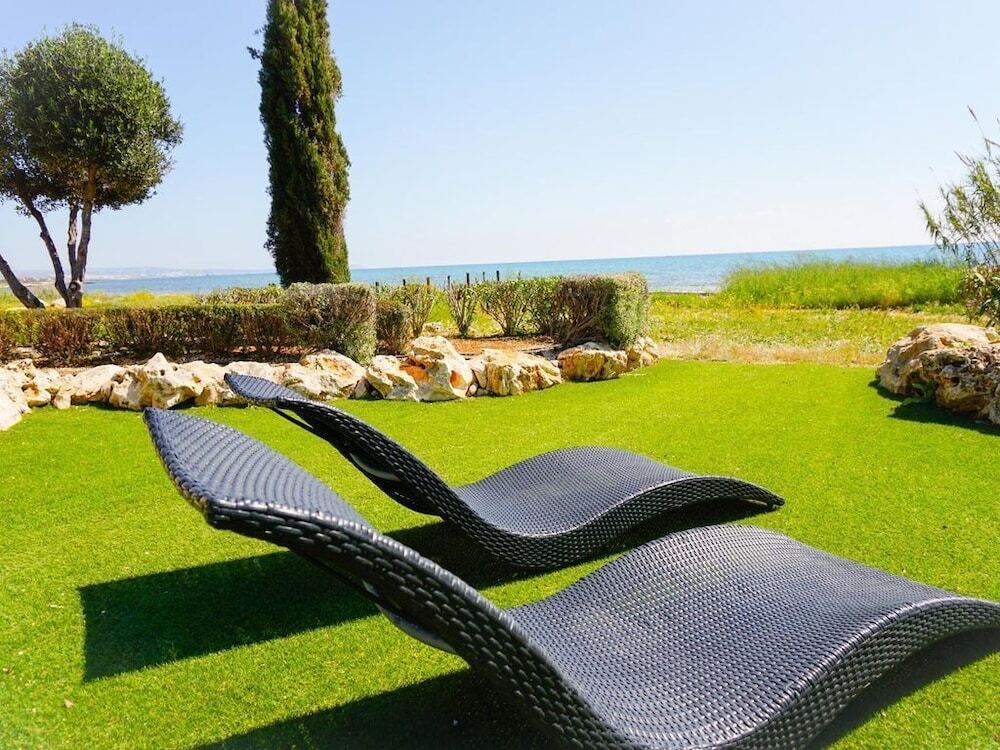 Айя-Напа: SeaFront Oceanus H3 by Ezoria Holiday Rentals