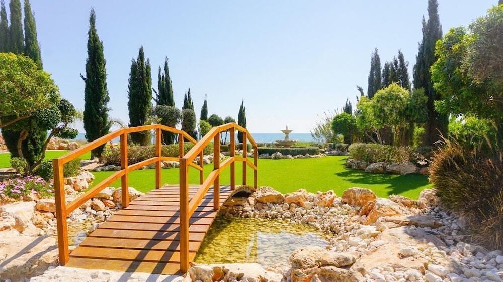 Айя-Напа: SeaFront Oceanus H3 by Ezoria Holiday Rentals