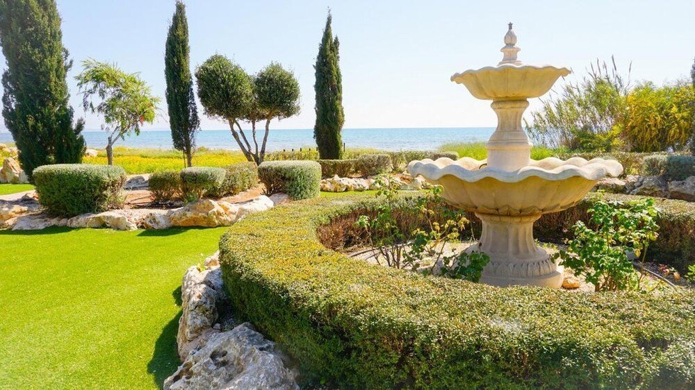 Айя-Напа: SeaFront Oceanus H3 by Ezoria Holiday Rentals