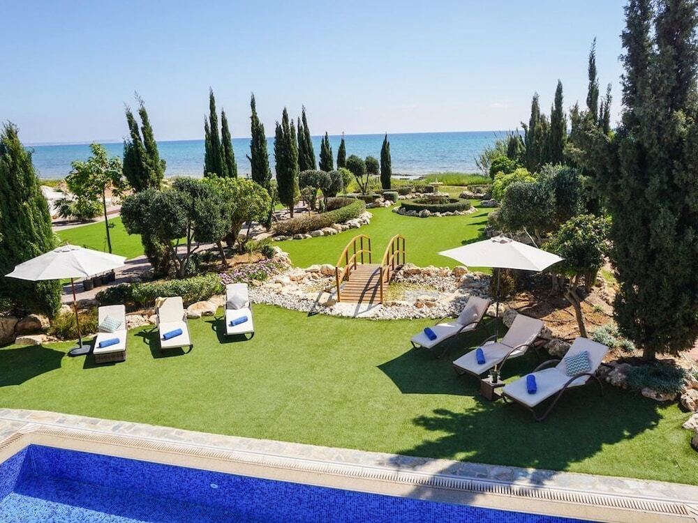 Айя-Напа: SeaFront Oceanus H3 by Ezoria Holiday Rentals