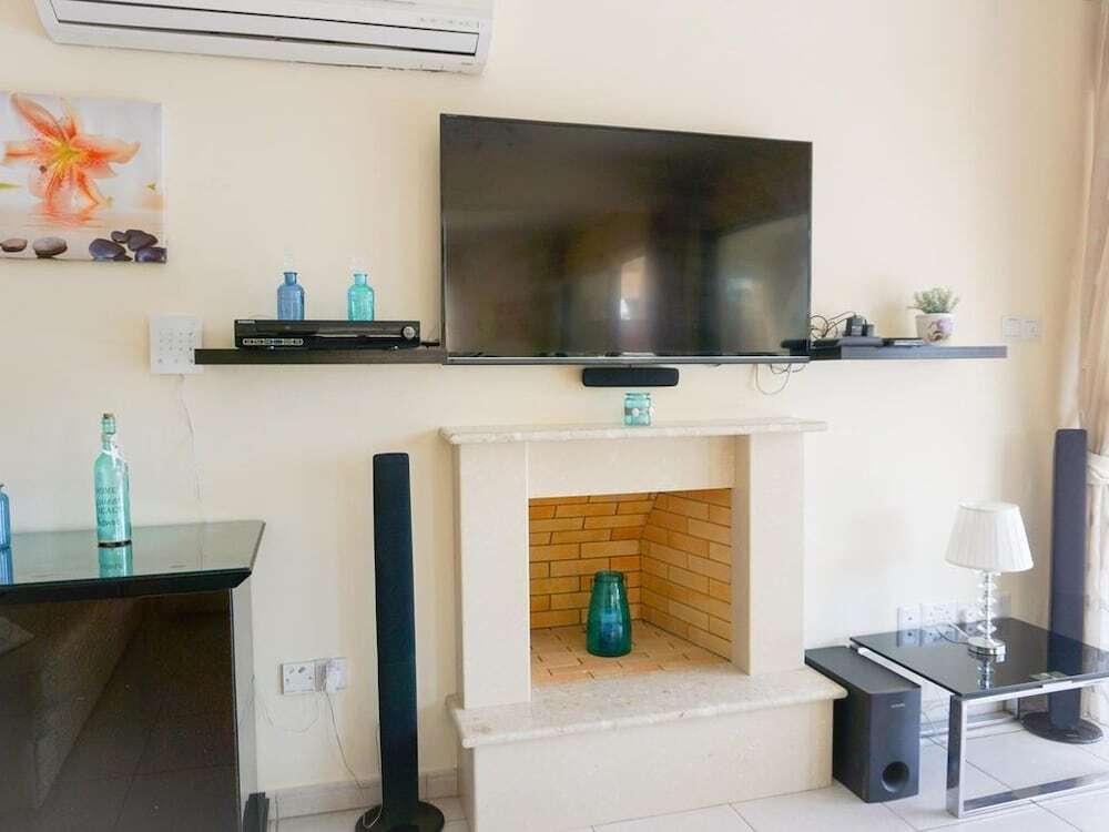Айя-Напа: SeaFront Oceanus H3 by Ezoria Holiday Rentals