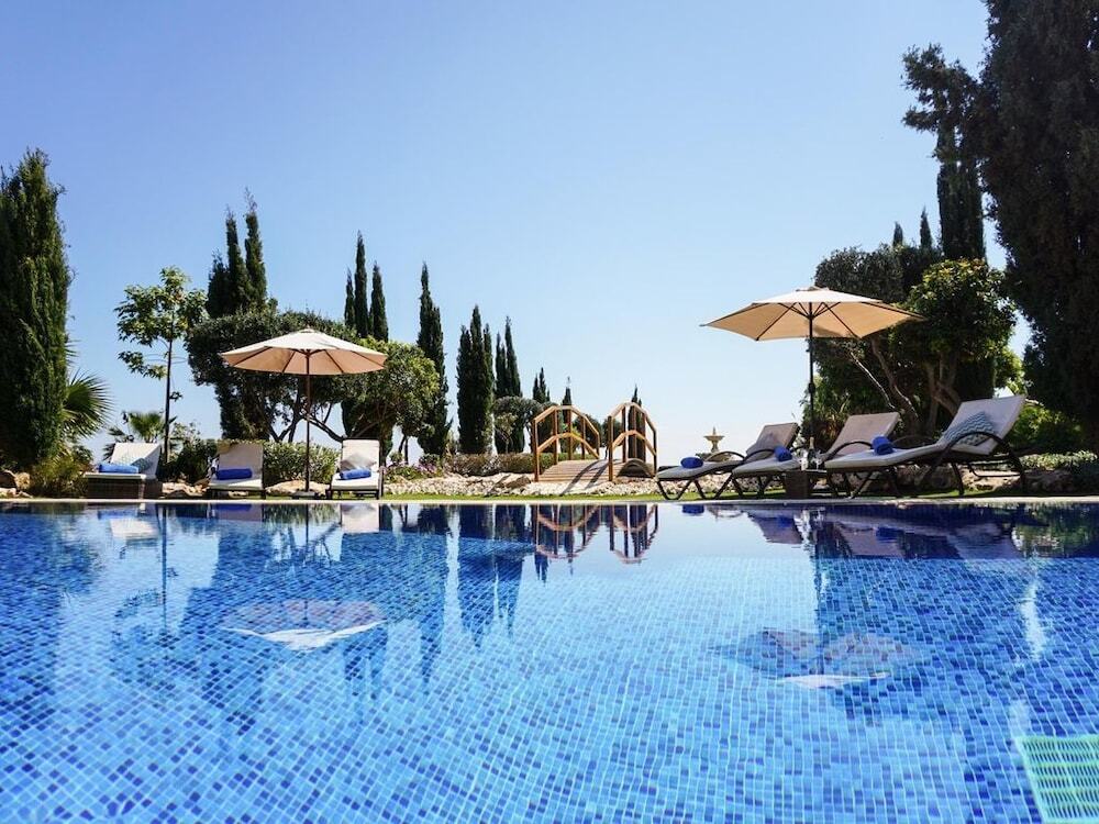 Айя-Напа: SeaFront Oceanus H3 by Ezoria Holiday Rentals