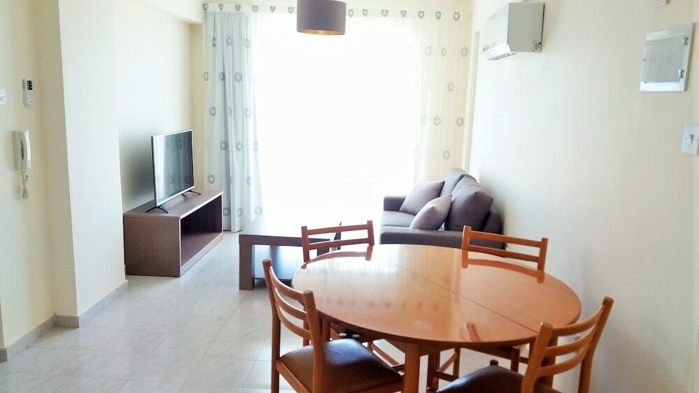 Ларнака: 401 Dhalia Court
