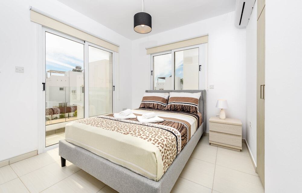 Айя-Напа: Nissini Villa 18