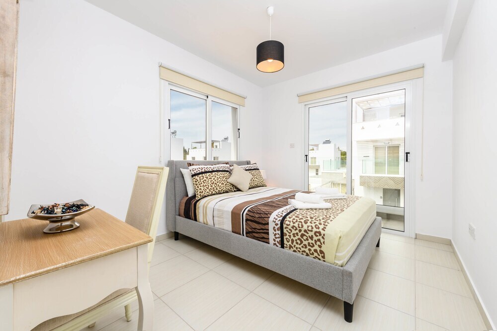 Айя-Напа: Nissini Villa 18