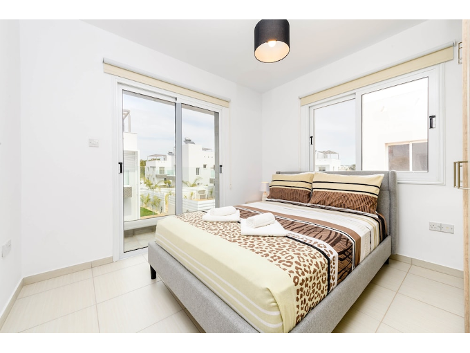 Айя-Напа: Nissini Villa 18