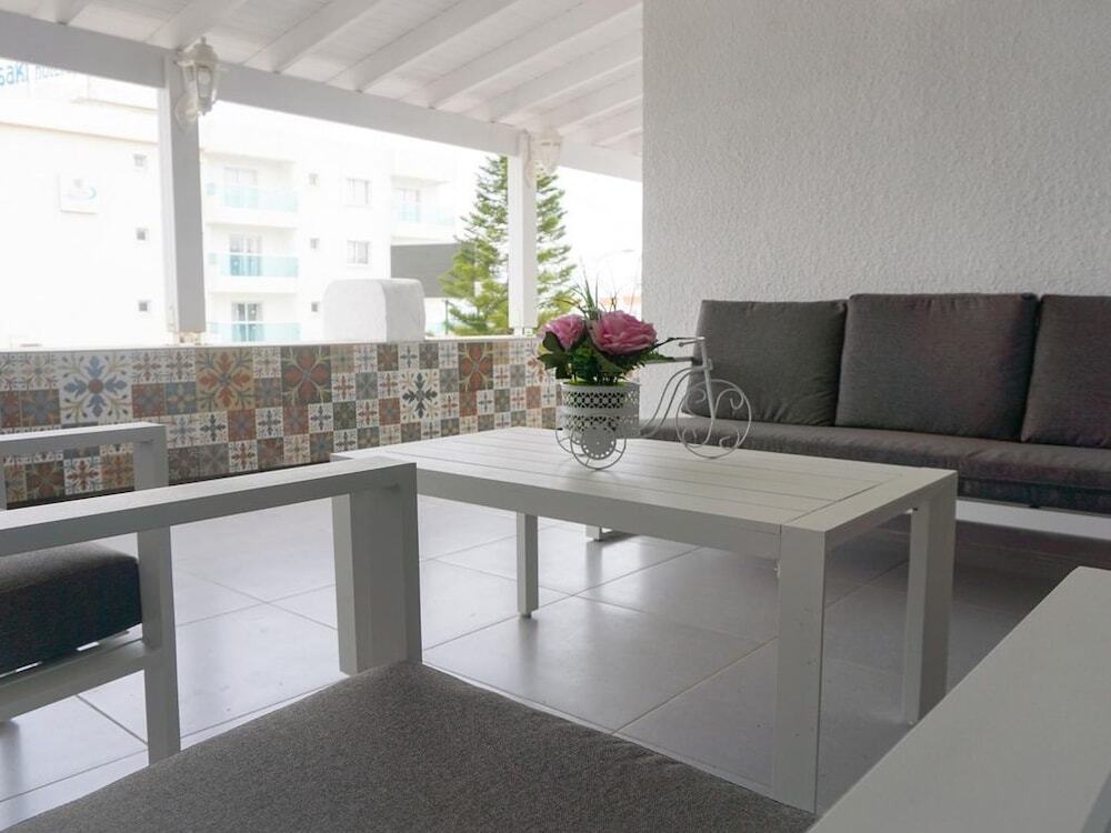 Sonia's Angel House- 300 Meters From the Beach, Newly Renovate Central Apartment by Ezoria Holiday Rentals — фото 1