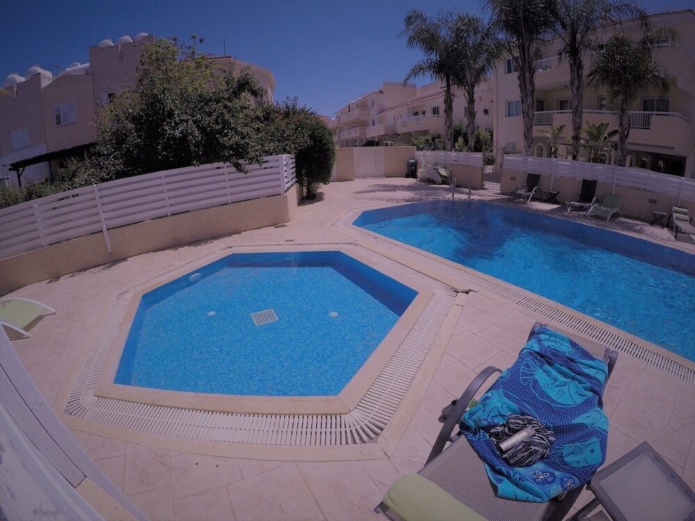 Паралимни: Aristo Villa
