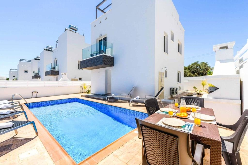Айя-Напа: Nissini Villa 4